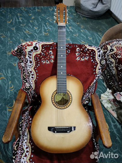 Акустическая гитара