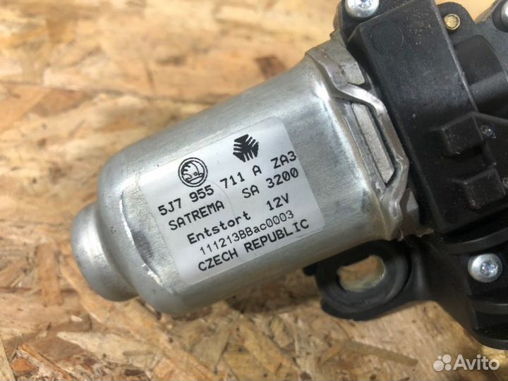 Моторчик стеклоочистителя задний Skoda Fabia 2