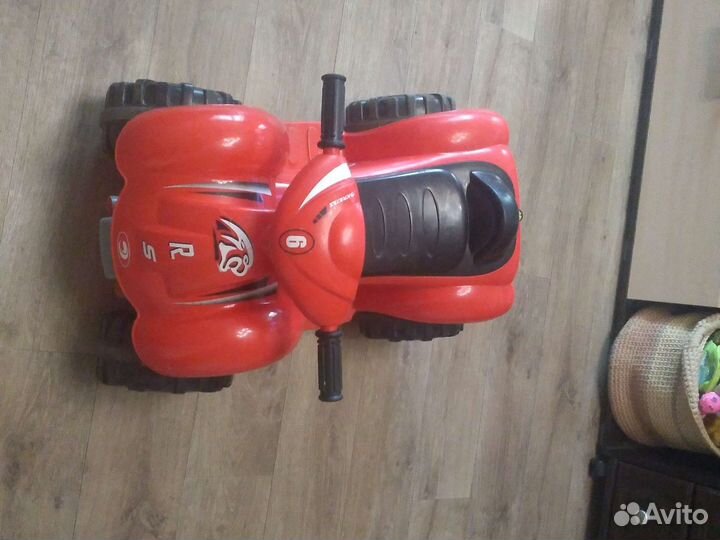 Детский квадроцикл на аккумуляторе