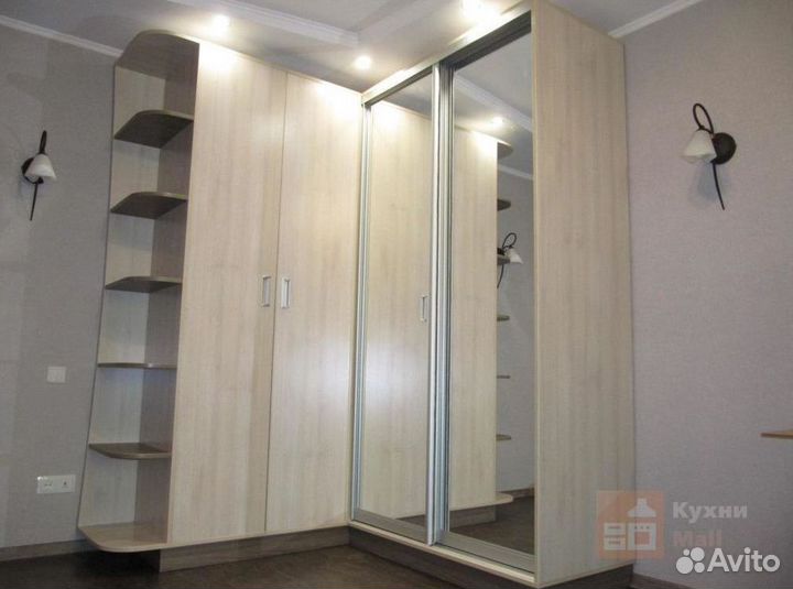 Зеркальный шкаф