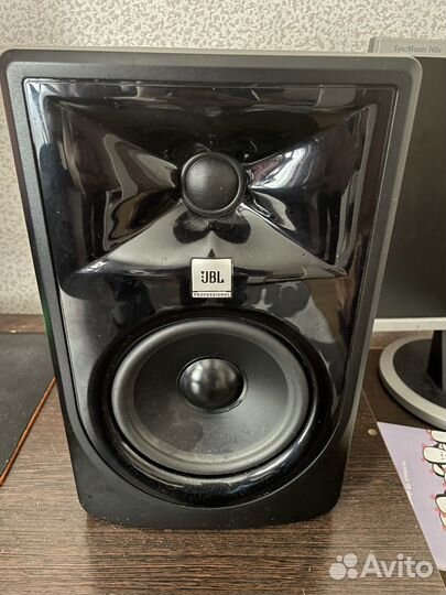 Студийный монитор Jbl MKll 305p