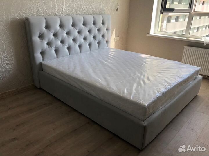 Кровать с матрасом