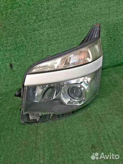 Фара toyota voxy ZRR70 контрактная