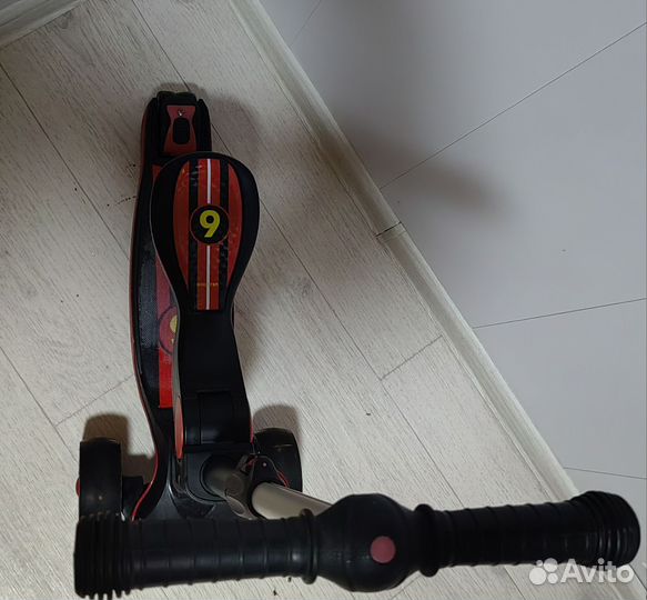 Самокат-беговел трехколесный с сиденьем