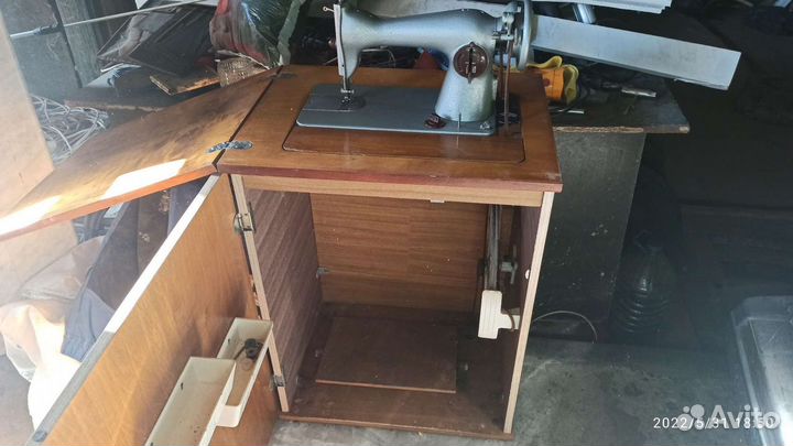 Швейная машинка ножная