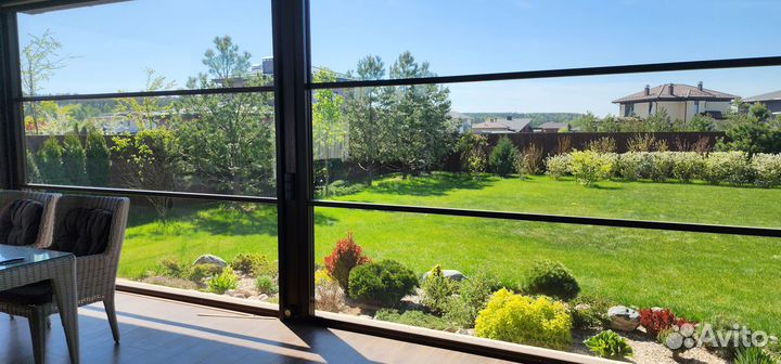 Гильотинное остекление коттеджей