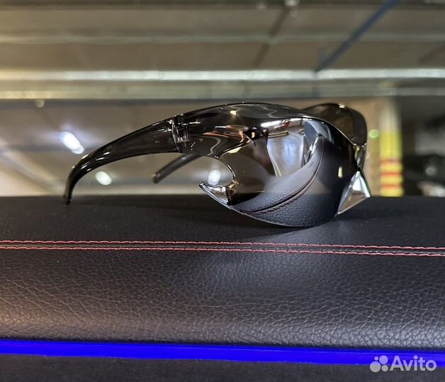 Солнцезащитные очки Balenciaga зеркальные