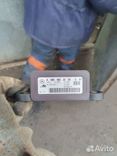 Датчик ускорения Мерседес В221