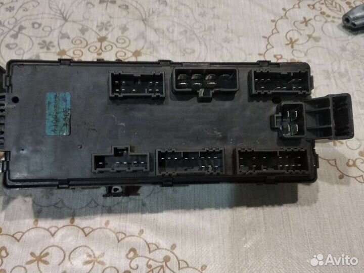 Блок предохранителей Mitsubishi Pajero 2