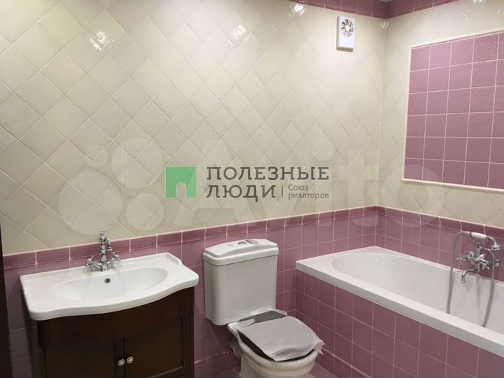 Коттедж 350 м² на участке 13 сот.