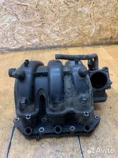 Коллектор впускной Skoda Fabia BZG 2008