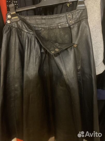 Кожаная юбка миди
