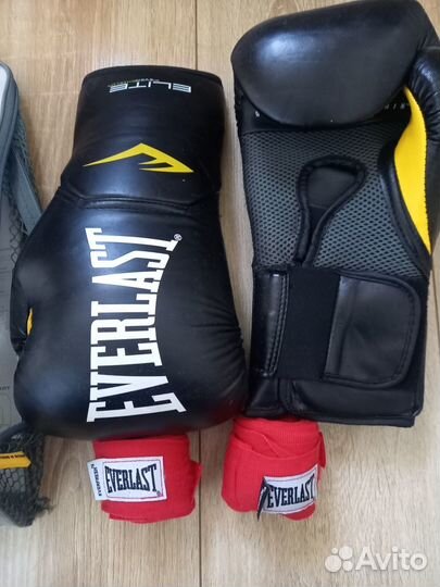 Боксерские перчатки Everlast 14 oz