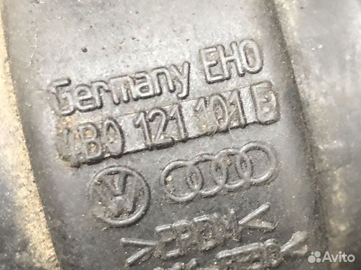 Патрубок системы охлаждения VAG 4B0121101E