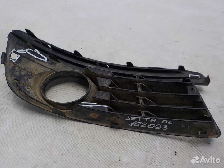 Накладка переднего бампера левая Volkswagen Jetta