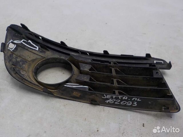 Накладка переднего бампера левая Volkswagen Jetta