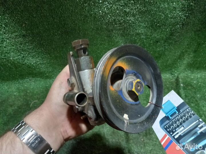 Насос гура на Hyundai Sonata Y3 G4CP