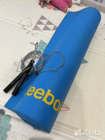 Коврик для йоги и фитнеса Reebok и скакалка Reebok