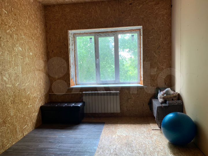 2-к. квартира, 40 м², 3/3 эт.