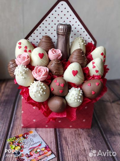 Клубника в шоколаде букеты 8 марта