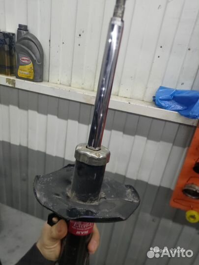 Аммортизатор прав пер Kayaba IX Corolla e120, e130