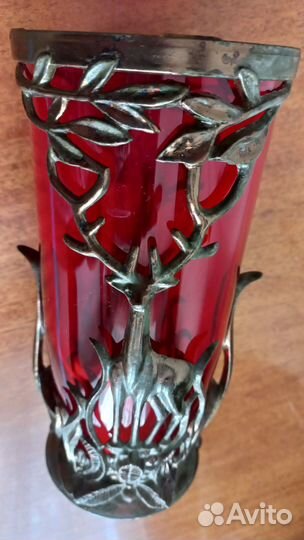 Ваза в металлической оправе