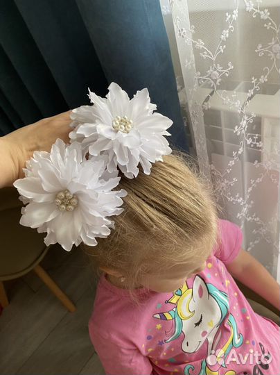 Белые банты