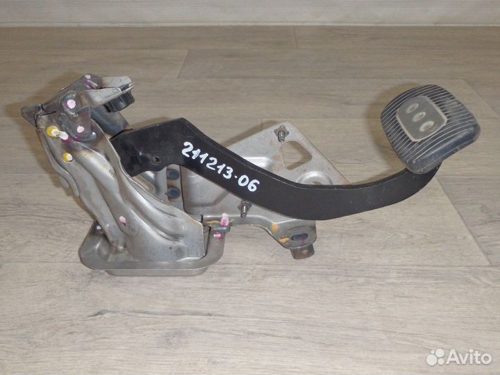 Педаль тормоза March Марч К12