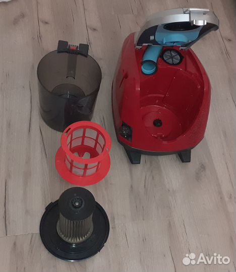 Пылесос Bosch BGS5zooo1 красный