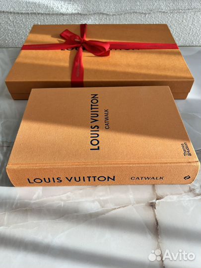 Catwalk louis vuitton книга новая