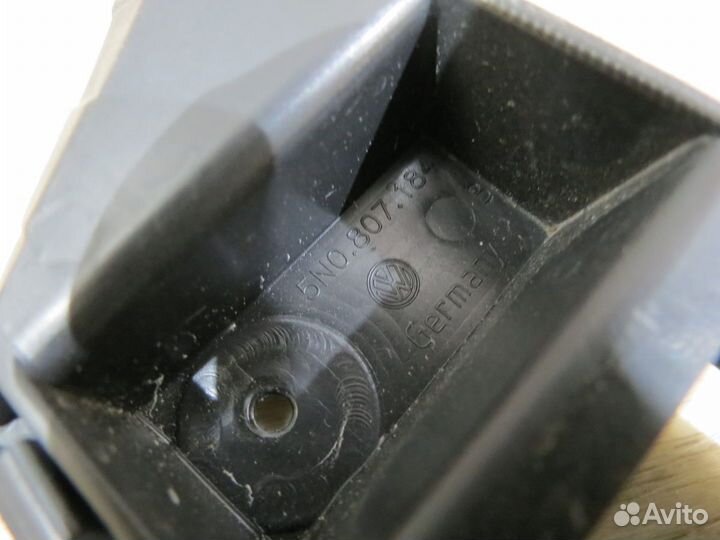 Кронштейн бампера передний правый VW Tiguan