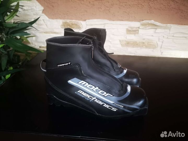 Лыжные ботинки atomic
