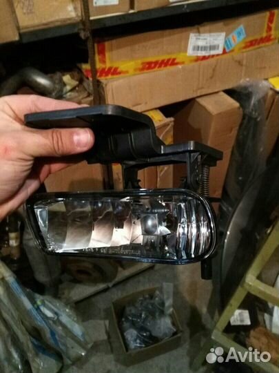 Фара противотуманная левая Chevrolet Tahoe