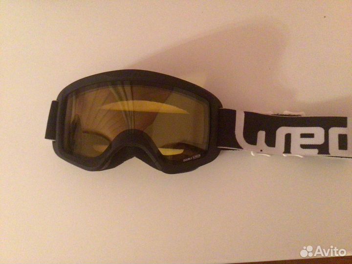 Шлем и очки горнолыжные