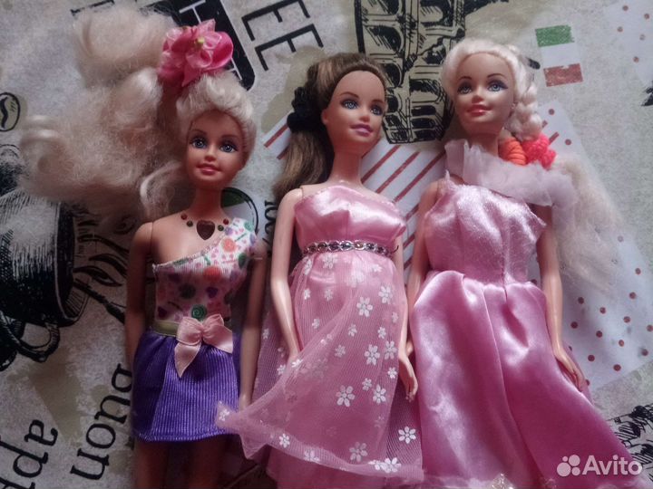 Набор кукол с одеждой и мебелью