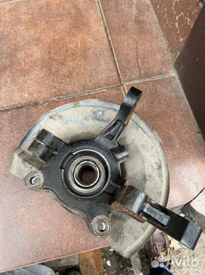 Кулак передний правый Mitsubishi