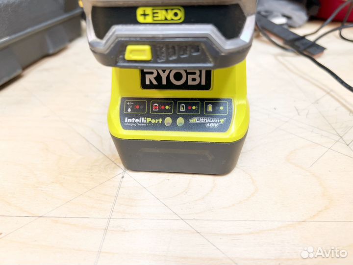 Зарядное устройство и аккумулятор ryobi