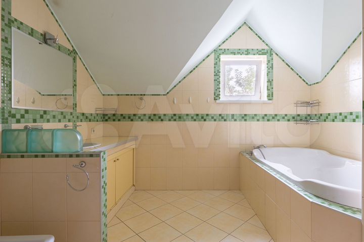 Дом 242 м² на участке 10 сот.