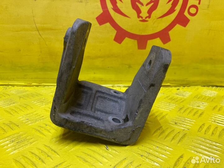 Кронштейн двигателя передний Dodge Journey 2.4 ED3