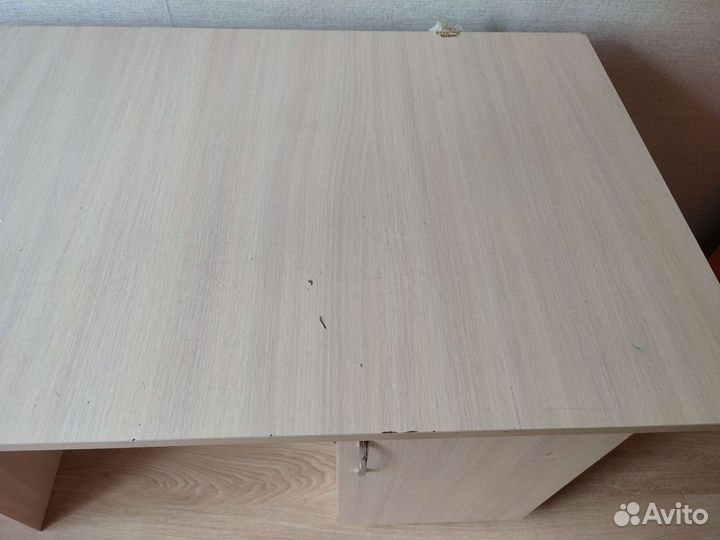 Стол письменный