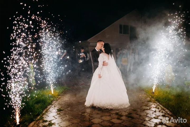 Тяжелый дым, конфетти, снег, холодные фонтаны