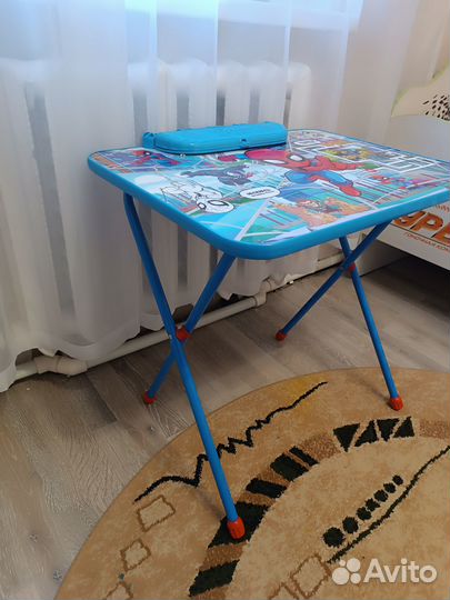 Стол для дошкольника/стул в подарок