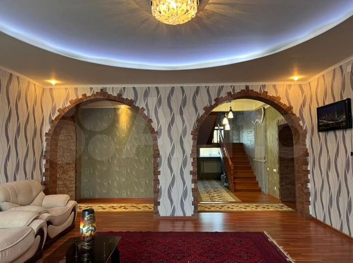 Коттедж 256 м² на участке 10 сот.