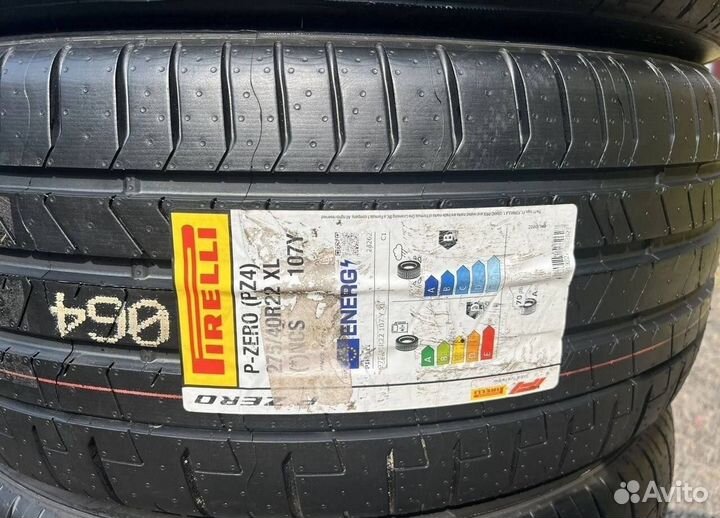 Pirelli P Zero PZ4 235/40 R22 и 315/35 R22