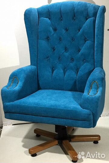 Офисное кресло