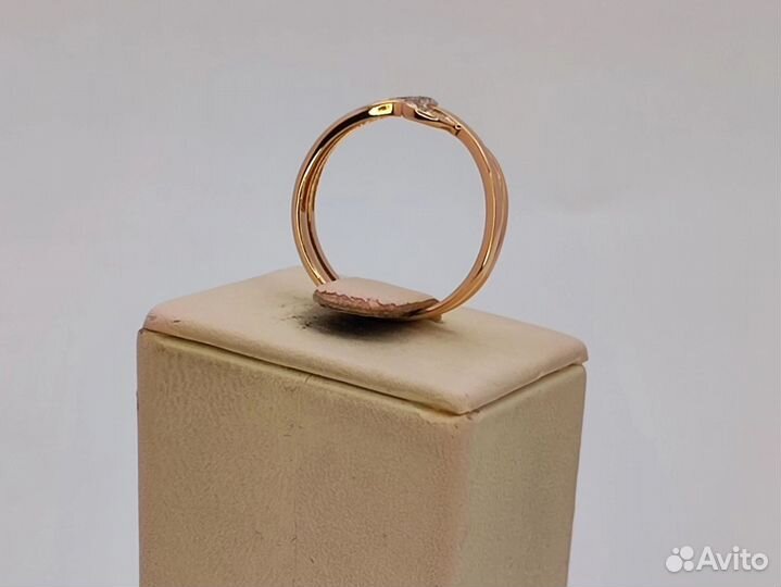 Золотое кольцо с фианитами р.17 2,26гр