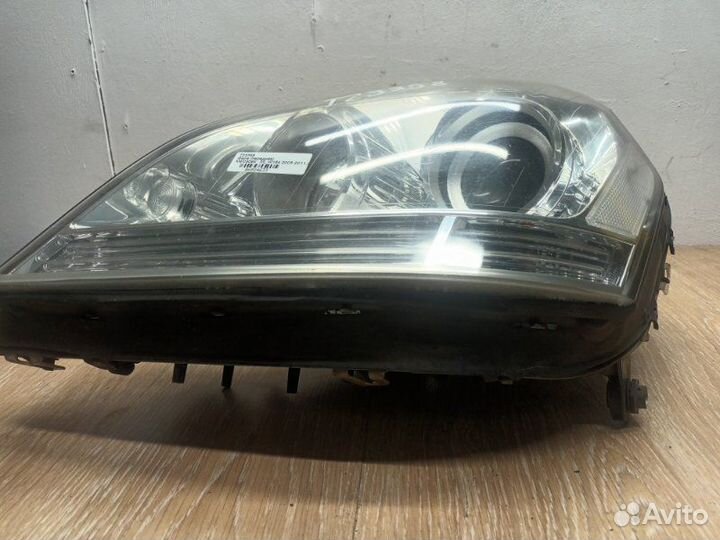 Фара галогеновая левая Mercedes Ml W164