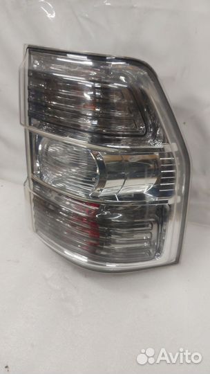 Фонарь задний правый mitsubishi pajero 4