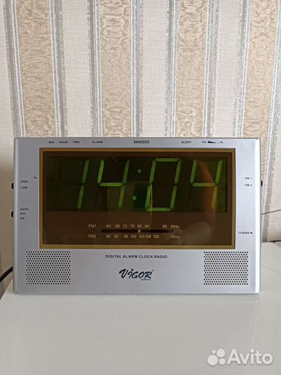 Радиобудильник часы электронные