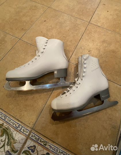 Коньки фигурные 39 размер, новые